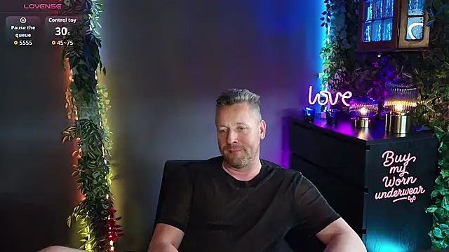 Snapshot of Hunter_Fl chatting on 04/10/26, 04:33 Hunter Fl online show from 04/10/26, 04:33