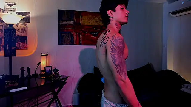 Snapshot of aress_damon chatting on 04/08/26, 11:37 aress damon online show from 04/08/26, 11:37