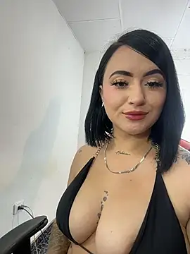 Snapshot of emily_acorn chatting on 12/18/25, 04:29 emily acorn online show from 12/18/25, 04:29