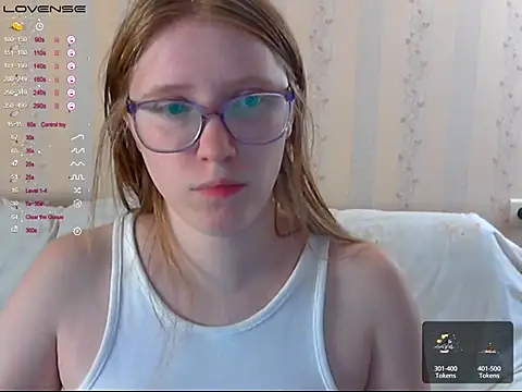 Snapshot of LustfulSarah chatting on 11/22/25, 11:48 LustfulSarah online show from 11/22/25, 11:48