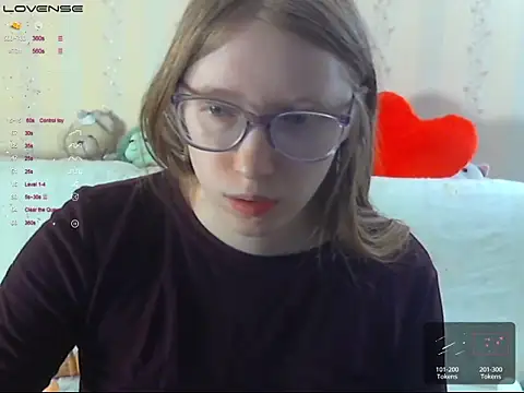 LustfulSarah online show from 05/17/26, 07:32