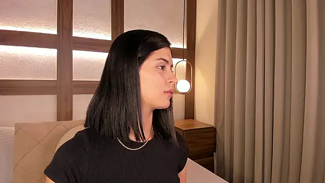 Snapshot of SarhaVega chatting on 03/25/26, 01:06 SarhaVega online show from 03/25/26, 01:06