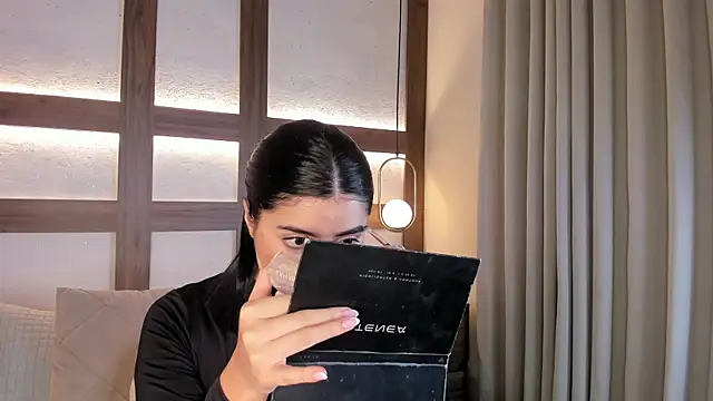 Snapshot of SarhaVega chatting on 03/30/26, 01:12 SarhaVega online show from 03/30/26, 01:12