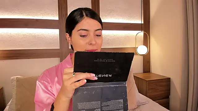 Snapshot of SarhaVega chatting on 04/12/26, 01:16 SarhaVega online show from 04/12/26, 01:16