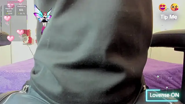 Snapshot of mask_red_girl chatting on 12/03/25, 01:09 mask red girl online show from 12/03/25, 01:09