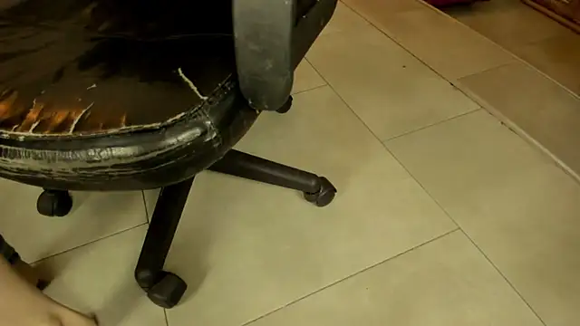 Snapshot of Mysterius_Woman chatting on 04/06/26, 11:00 Mysterius Woman online show from 04/06/26, 11:00