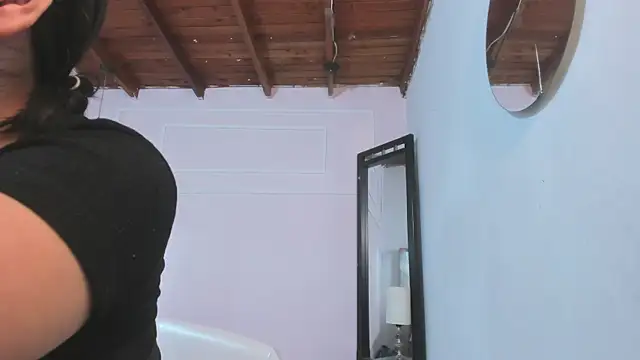 Snapshot of Izelevans chatting on 04/04/26, 10:35 Izelevans online show from 04/04/26, 10:35