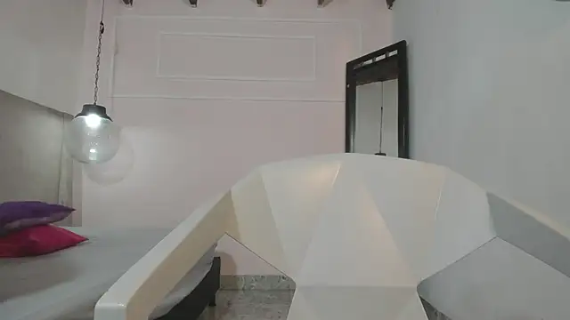 Snapshot of Izelevans chatting on 04/05/26, 10:56 Izelevans online show from 04/05/26, 10:56