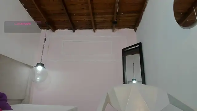 Snapshot of Izelevans chatting on 04/08/26, 10:48 Izelevans online show from 04/08/26, 10:48