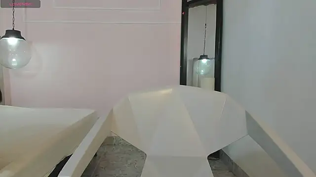 Snapshot of Izelevans chatting on 04/15/26, 10:55 Izelevans online show from 04/15/26, 10:55