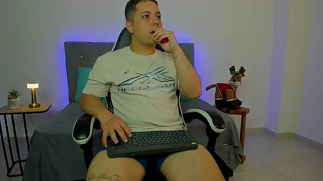 Snapshot of bry_hill chatting on 11/27/25, 01:24 bry hill online show from 11/27/25, 01:24