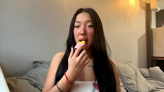 Snapshot of EIeniVanwart chatting on 11/26/25, 07:42 EIeniVanwart online show from 11/26/25, 07:42