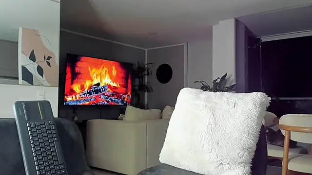 Snapshot of Valenthino_Salvatore chatting on 03/24/26, 03:22 Valenthino Salvatore online show from 03/24/26, 03:22