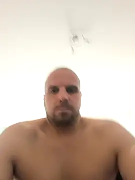 Snapshot of Phoenix2310 chatting on 12/17/25, 11:38 Phoenix2310 online show from 12/17/25, 11:38