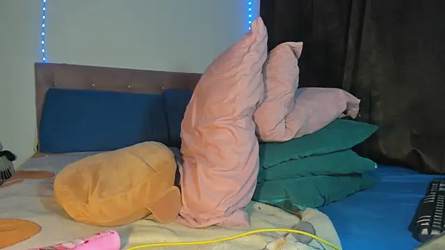 Snapshot of exotis_tiahara777 chatting on 03/19/26, 04:05 exotis tiahara777 online show from 03/19/26, 04:05