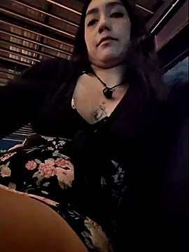 Snapshot of Eveeelyn25 chatting on 04/24/26, 12:02 Eveeelyn25 online show from 04/24/26, 12:02