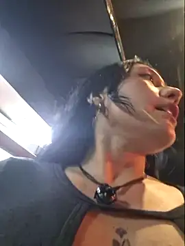 Snapshot of Eveeelyn25 chatting on 04/25/26, 02:14 Eveeelyn25 online show from 04/25/26, 02:14