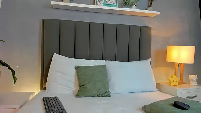 lindaa natashaa  online show from 12/21/25, 02:51