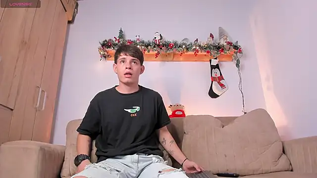 Snapshot of steveen_universe28 chatting on 11/27/25, 12:24 steveen universe28 online show from 11/27/25, 12:24