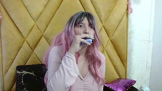 CandySwan online show from 12/18/25, 03:45