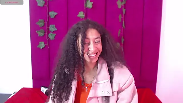 Snapshot of Tinyy_Star chatting on 11/24/25, 05:40 Tinyy Star online show from 11/24/25, 05:40