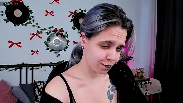 Snapshot of LiraBelle chatting on 04/11/26, 03:22 LiraBelle online show from 04/11/26, 03:22