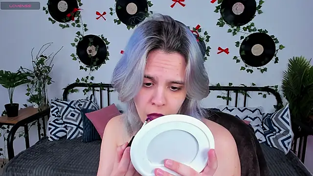 Snapshot of LiraBelle chatting on 04/13/26, 03:12 LiraBelle online show from 04/13/26, 03:12