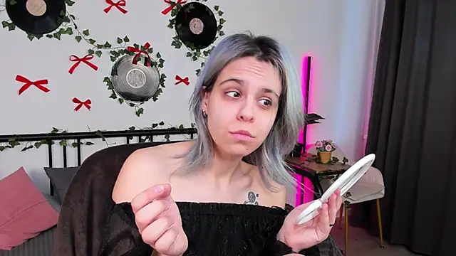 Snapshot of LiraBelle chatting on 04/16/26, 03:07 LiraBelle online show from 04/16/26, 03:07