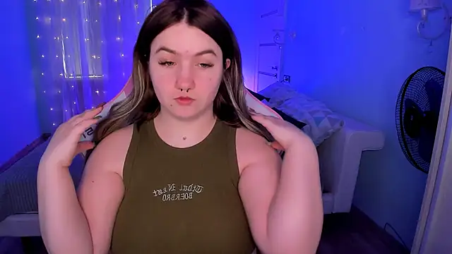 Snapshot of lovelyy_julia chatting on 02/21/26, 05:19 lovelyy julia online show from 02/21/26, 05:19