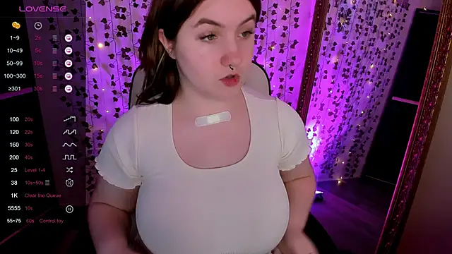 Snapshot of lovelyy_julia chatting on 03/21/26, 08:19 lovelyy julia online show from 03/21/26, 08:19