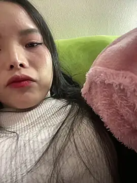 Snapshot of Hong8999 chatting on 11/28/25, 11:57 Hong8999 online show from 11/28/25, 11:57