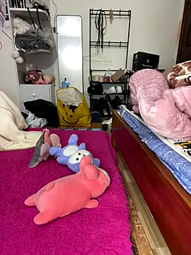 Snapshot of Hong8999 chatting on 12/15/25, 04:06 Hong8999 online show from 12/15/25, 04:06