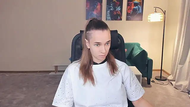 Snapshot of OkDevier chatting on 11/23/25, 08:58 OkDevier online show from 11/23/25, 08:58