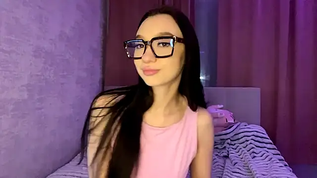 KristaLarmon online show from 12/03/25, 04:27