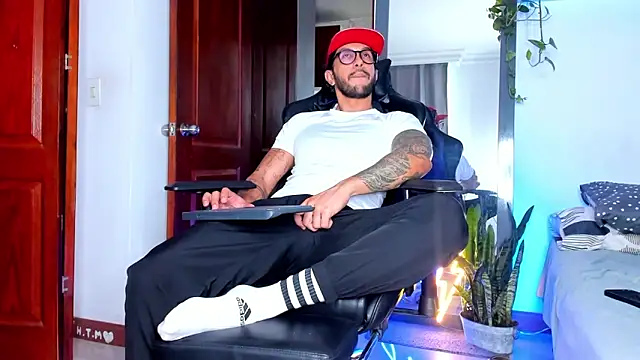 JotaCeliz online show from 12/16/25, 05:18