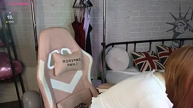 Snapshot of Ginger_Kristin chatting on 11/29/25, 08:17 Ginger Kristin online show from 11/29/25, 08:17