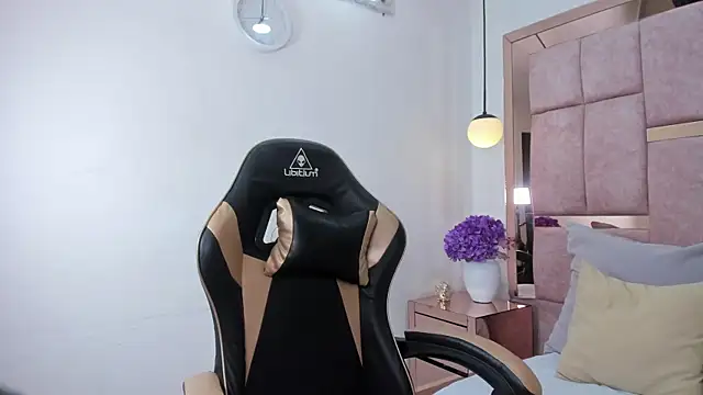 thalia nichols online show from 04/15/26, 08:20