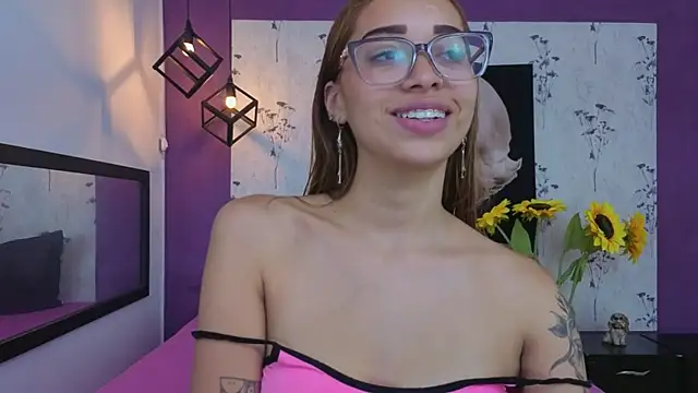 Snapshot of Antonella_mc chatting on 05/06/26, 12:43 Antonella mc online show from 05/06/26, 12:43