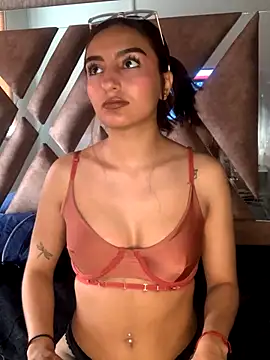 ZoeJohnson Pink online show from 11/26/25, 12:50