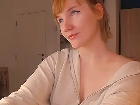 Snapshot of CatchVi chatting on 04/08/26, 08:42 CatchVi online show from 04/08/26, 08:42