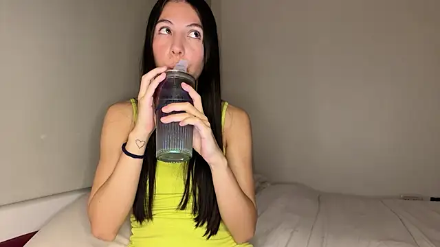 heyitsmia online show from 12/04/25, 12:53