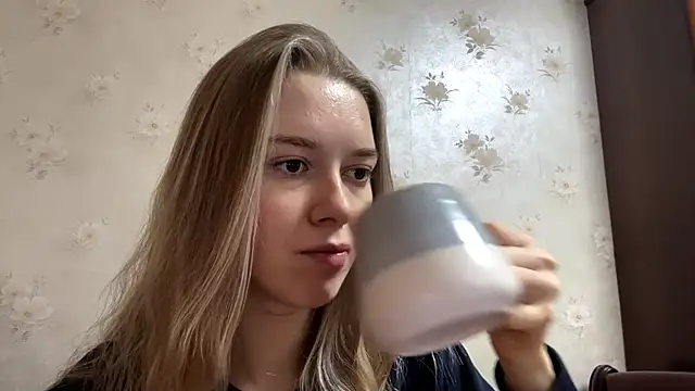 Snapshot of MichikoWienandt chatting on 11/28/25, 05:32 MichikoWienandt online show from 11/28/25, 05:32