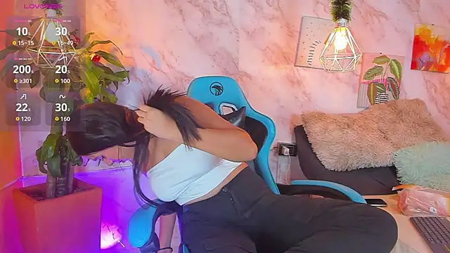 Snapshot of taamy_desire chatting on 11/29/25, 08:23 taamy desire online show from 11/29/25, 08:23