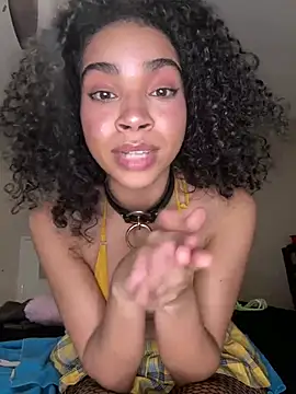 Snapshot of Kiki_hammyy chatting on 03/19/26, 01:09 Kiki hammyy online show from 03/19/26, 01:09