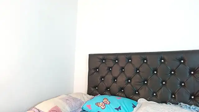 Ameliejoness  online show from 04/11/26, 08:57