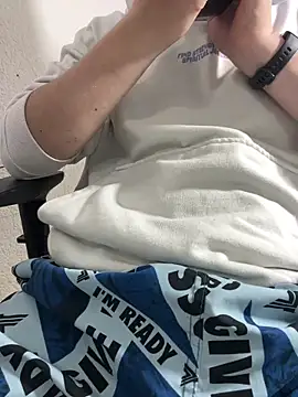 Snapshot of Daisuke_01 chatting on 11/26/25, 08:21 Daisuke 01 online show from 11/26/25, 08:21