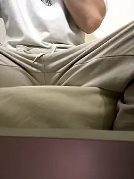 Snapshot of Daisuke_01 chatting on 12/04/25, 04:22 Daisuke 01 online show from 12/04/25, 04:22