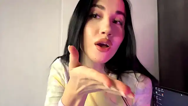 Snapshot of Beautyofnlka chatting on 11/28/25, 01:47 Beautyofnlka online show from 11/28/25, 01:47