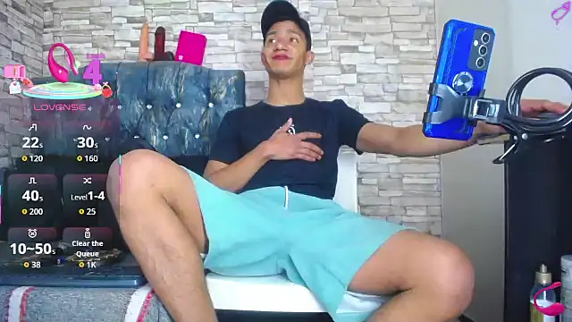 Snapshot of stefanodj chatting on 11/25/25, 04:01 stefanodj online show from 11/25/25, 04:01