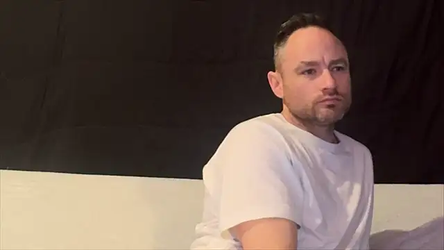 Snapshot of famous1tad chatting on 03/21/26, 10:09 famous1tad online show from 03/21/26, 10:09